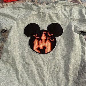 Little Bear Smocks Gray T-Shirt with Halloween Mickey Design 5t